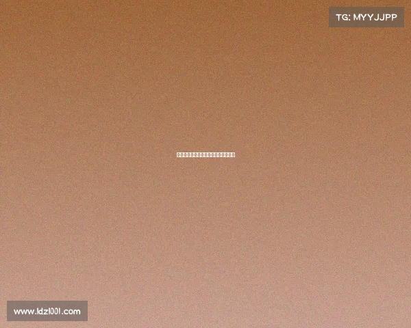 横劈竖切万丝绦，巧手分工展精湛技艺